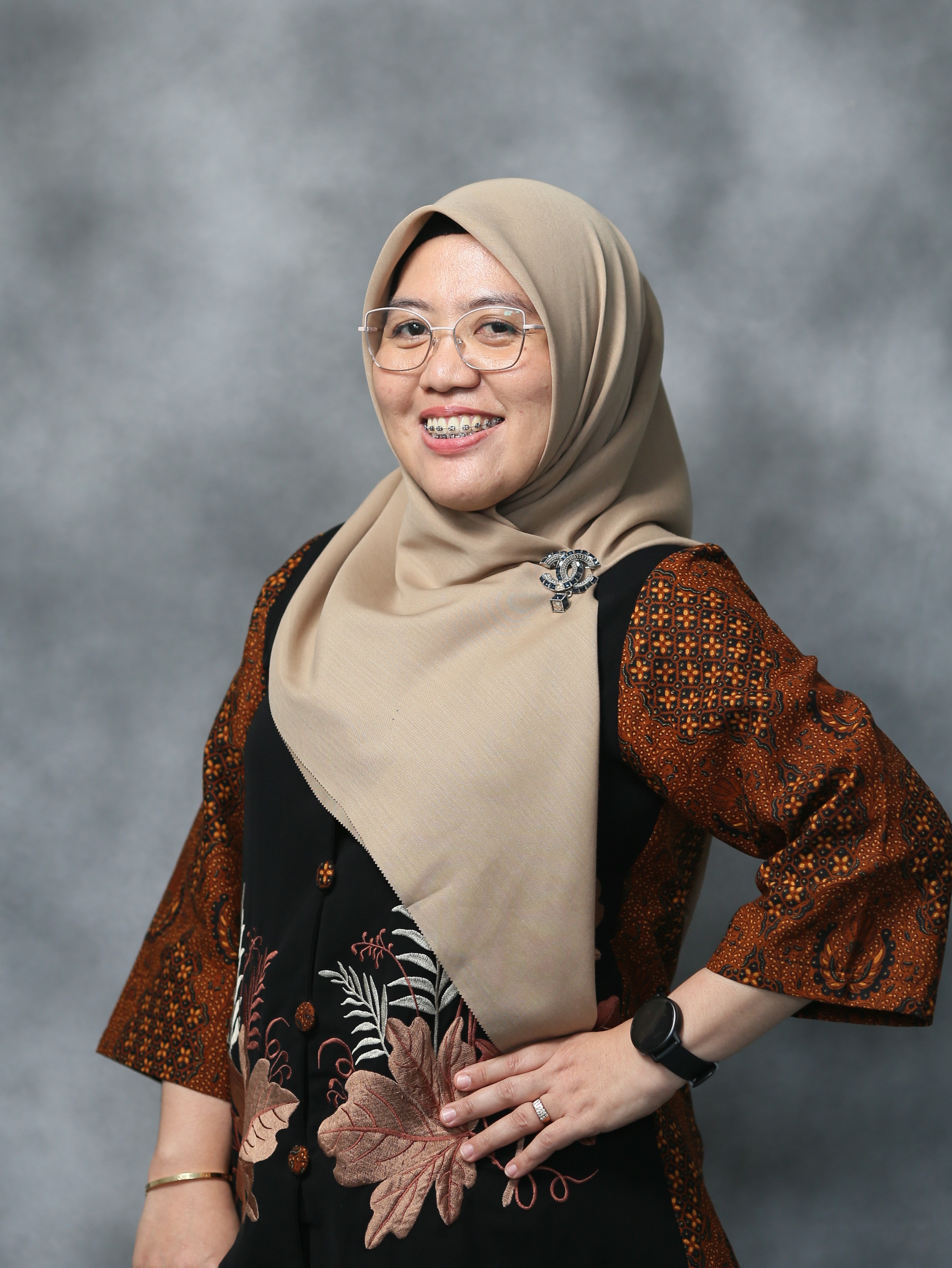 Foto Profil Nazriani Lubis, S.Pd., M.Hum